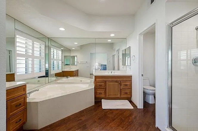270 Vista Royale Cir E — Photo 11