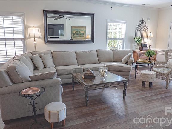 4th image of 9818 Sky Vista Dr
