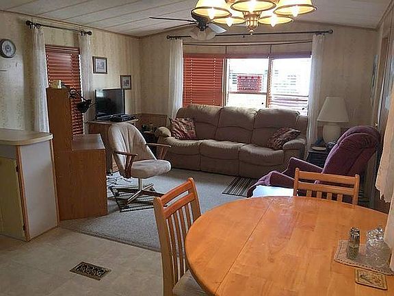 3rd image of 13 Driftwood Ln