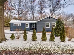 75 S 1st St, Gurnee, IL 60031