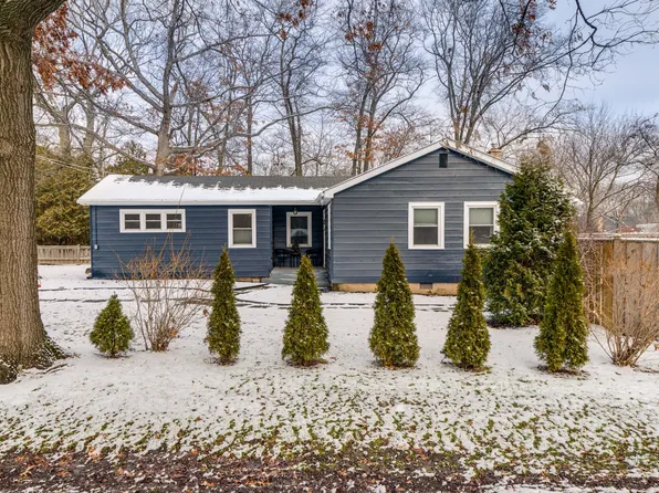 75 S 1st St, Gurnee, IL 60031