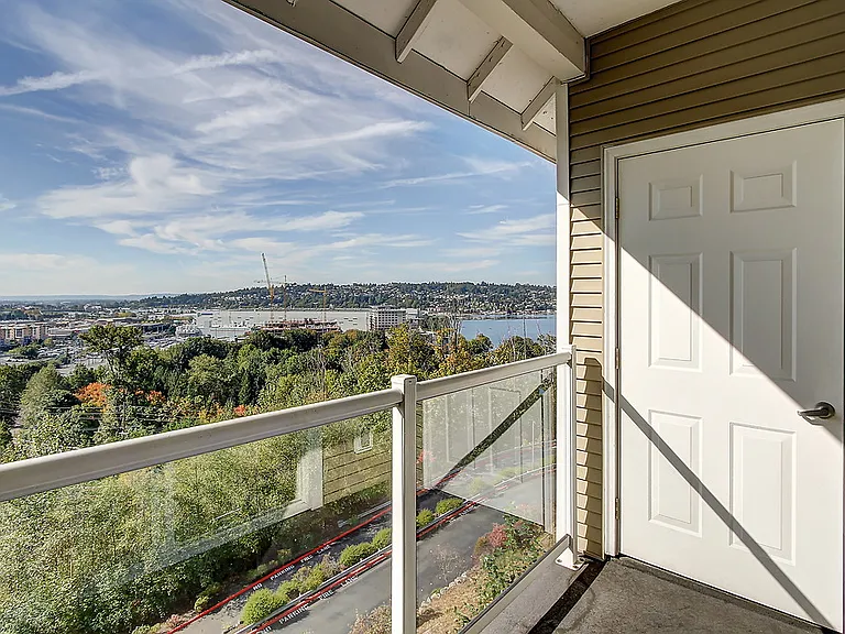 Pinnacle on Lake Washington — Photo 16