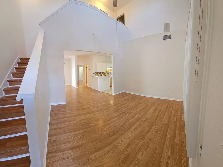 231 NE 28th Ave #101 — Photo 4