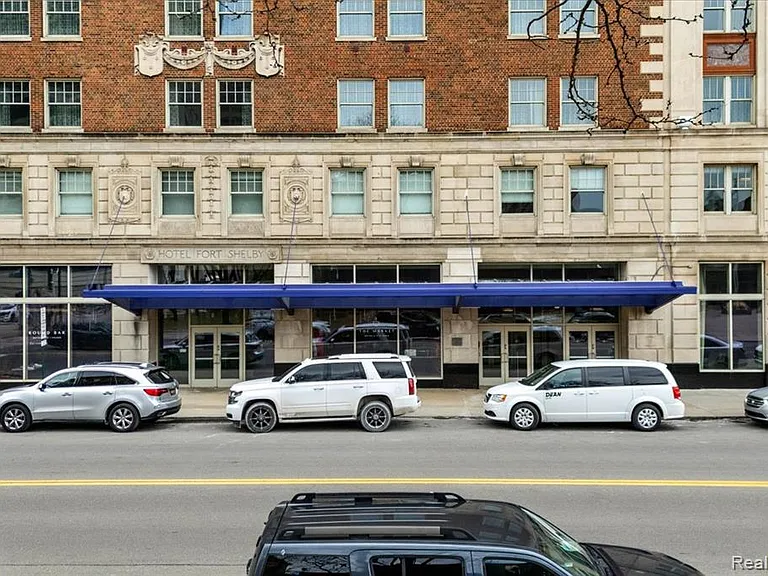 525 W Lafayette Blvd #C21 — Photo 29