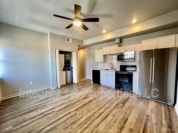 4th image of 740 Washington Blvd #C
