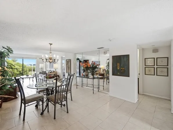 7050 Sunset Dr S APT 216, South Pasadena, FL 33707