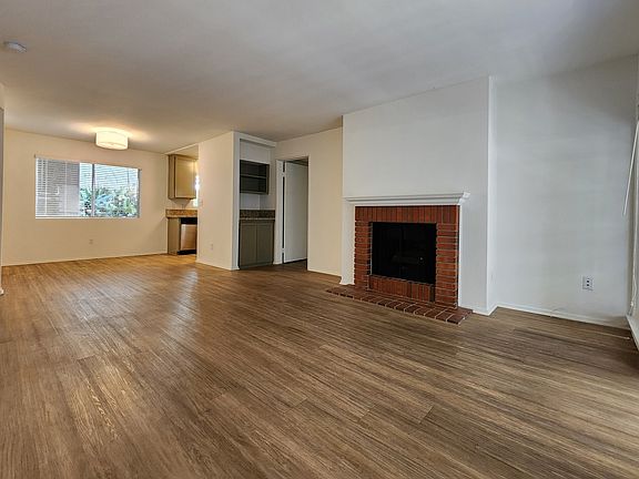 4th image of 1810 Malcolm Ave #102