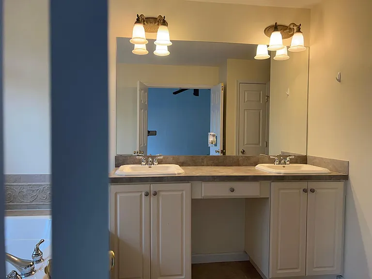 49 Truman Ave — Photo 15