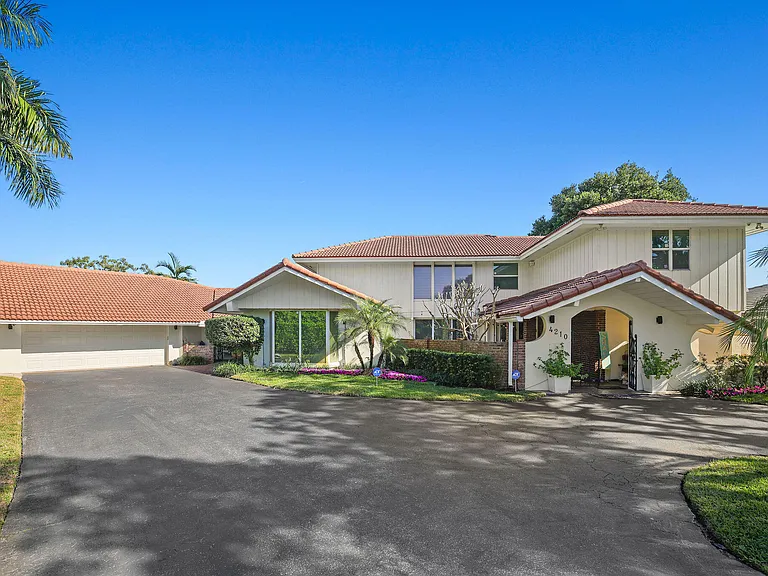 4210 Casper Ct — Photo 2