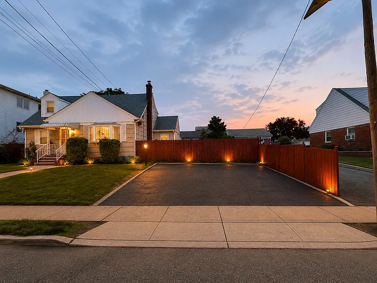 37 Irving Pl — Photo 18