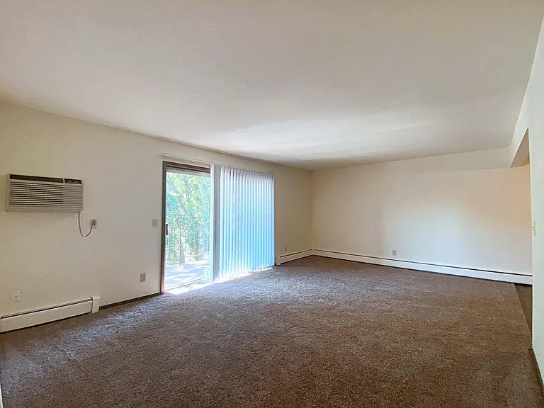 Southgate Apartments — Photo 94