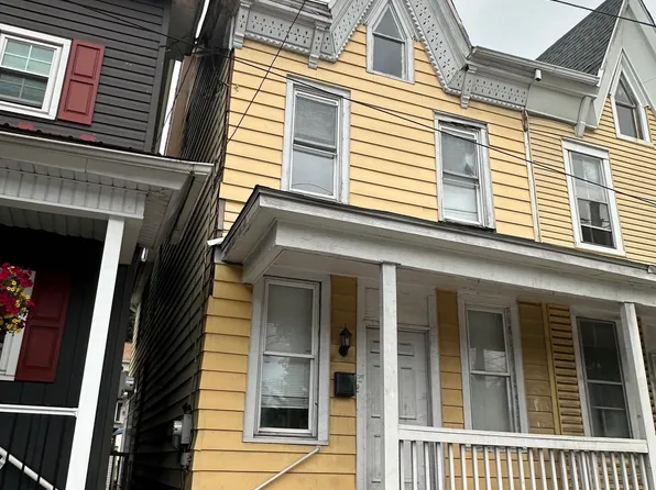 15 S Sillyman St, Cressona, PA 17929