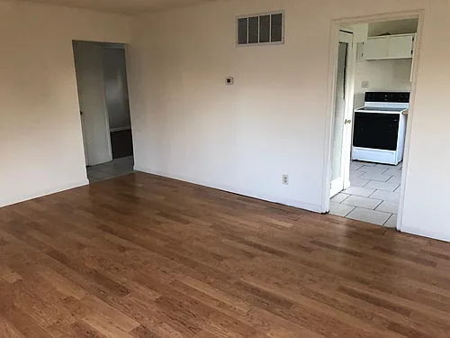 804 Dimson Dr E Photo 1 804 Dimson Dr E Photo 1