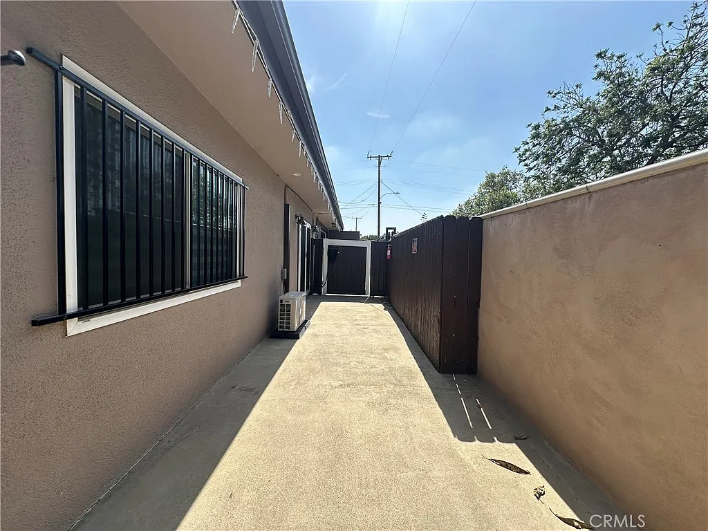 Studio, 340 sqft, $1,700 — Photo 2