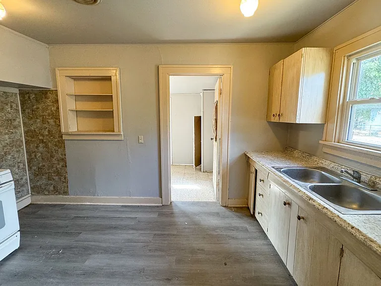 913 N Boulevard St — Photo 8
