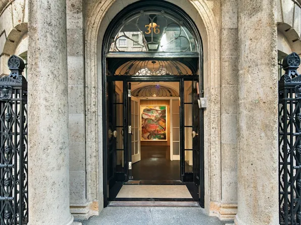 36 East 63rd Street image 2 of 38