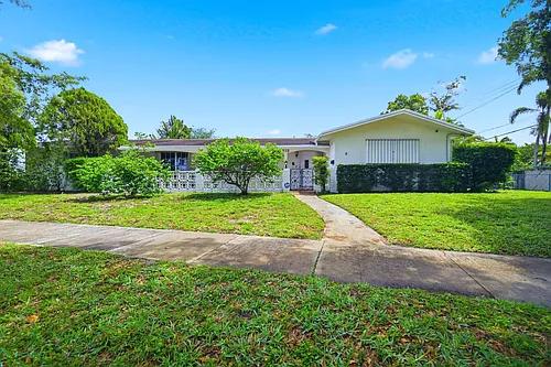321 E Chaminade Dr Photo 1