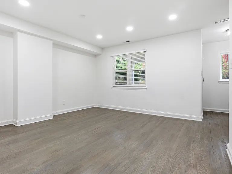 525 Oakwood St SE — Photo 12