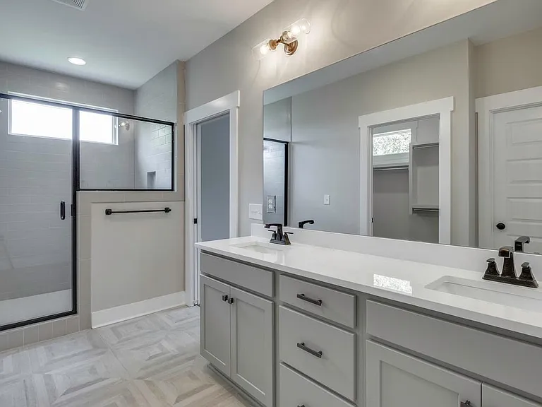 1112 Walsh St #B — Photo 20