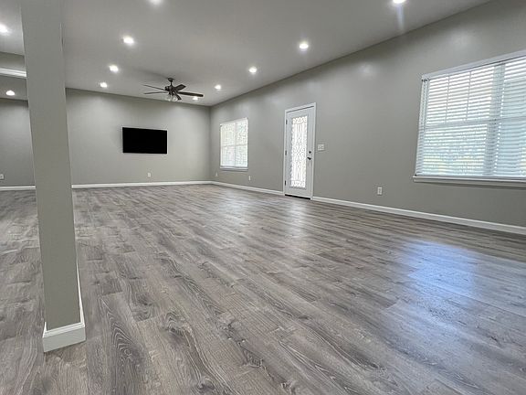 3rd image of 6615 Tippin Ave #1