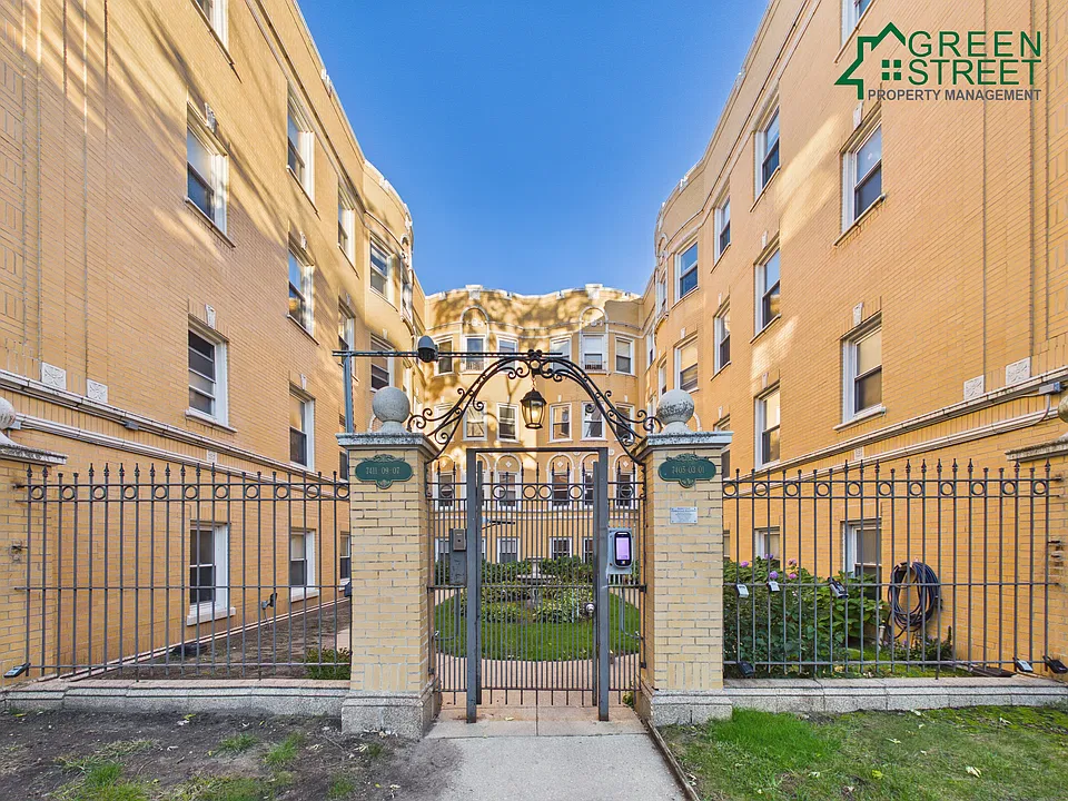 7401 N Hoyne Ave #1