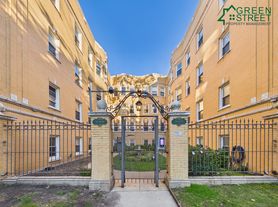 7401 N Hoyne Ave, Chicago, IL
