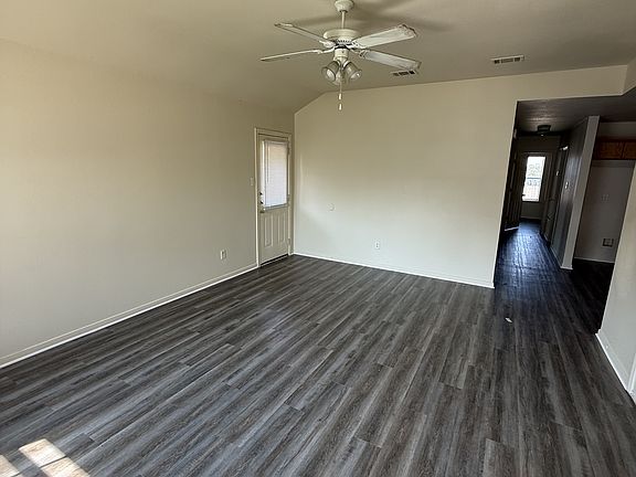 2nd image of 509 Manhattan Dr #A