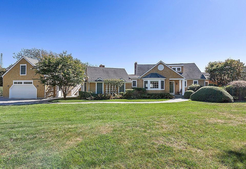 1st image of 102 Peconic Ave