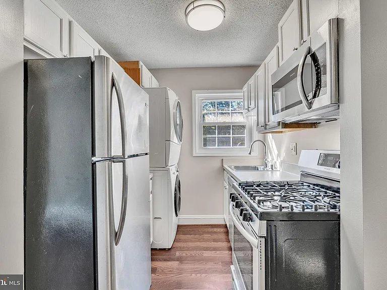 2237 Farrington Ave #203 — Photo 7