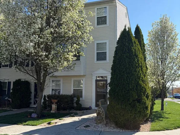 393 Dickens Dr, Lancaster, PA 17603