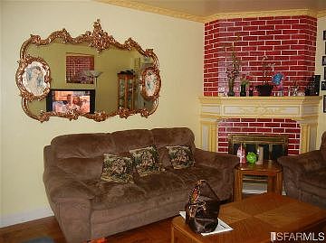 2nd image of 1154 Hanover St