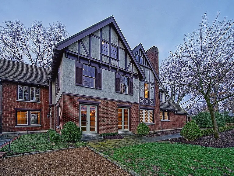 3944 Woodlawn Dr — Photo 1