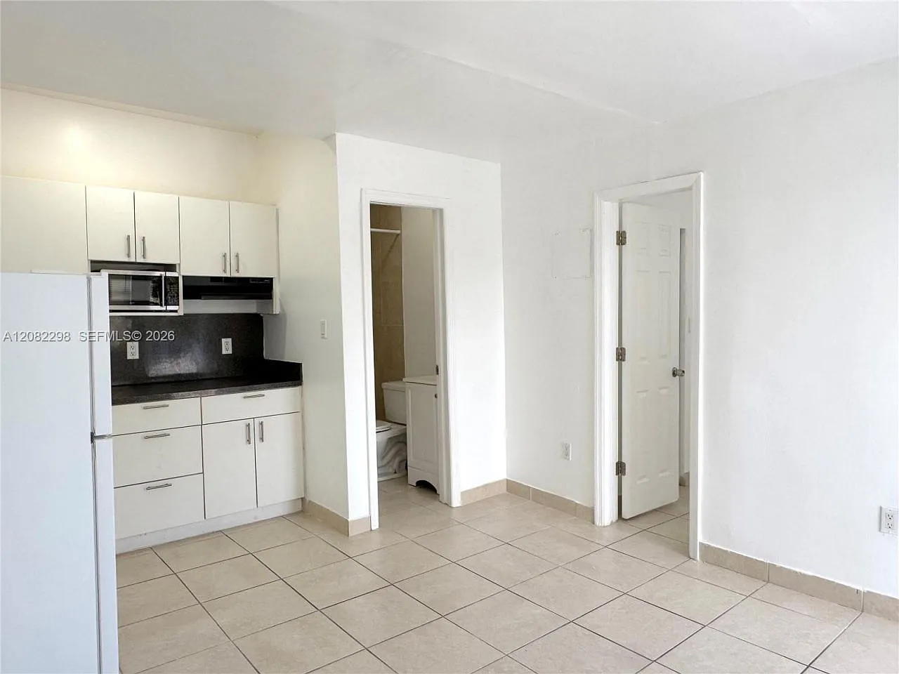 1 bed, 1.0 bath, $1,600 — Photo 2