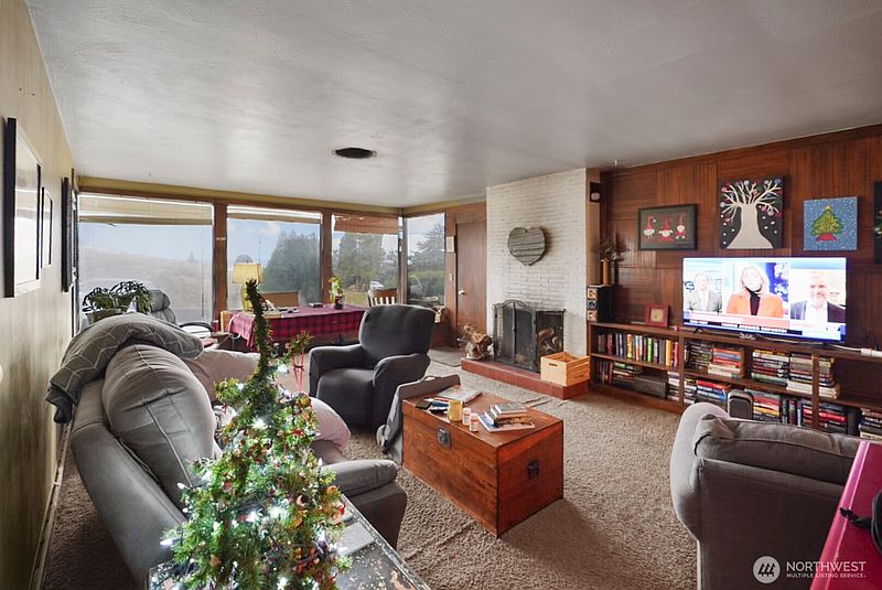 4th image of 321 Maringo Road