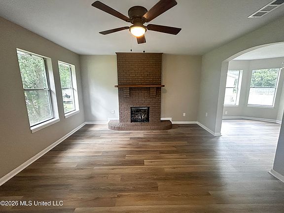 2nd image of 3921 Wembley Ave