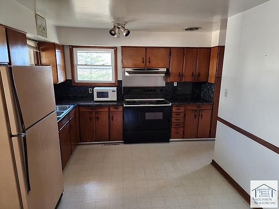 5th image of 76 Knollwood Dr
