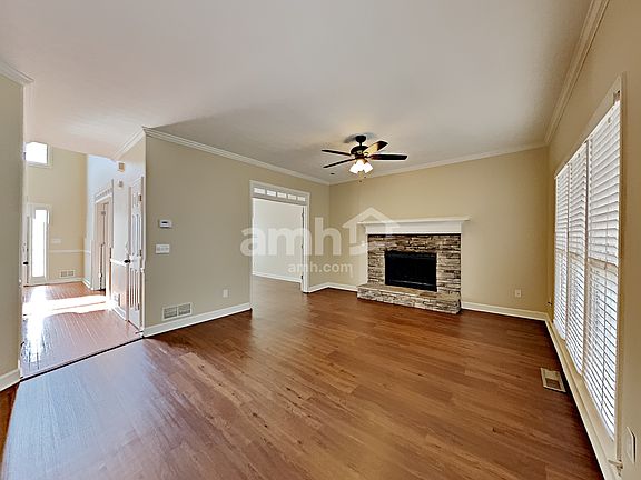 5th image of 303 Lismore Ter