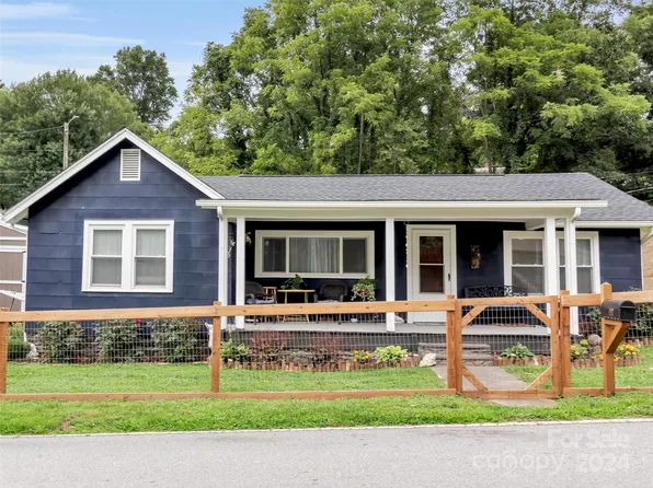 197 Mulberry St, Clyde, NC 28721