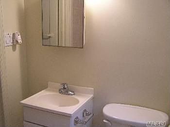 4th image of 75 Poplar St