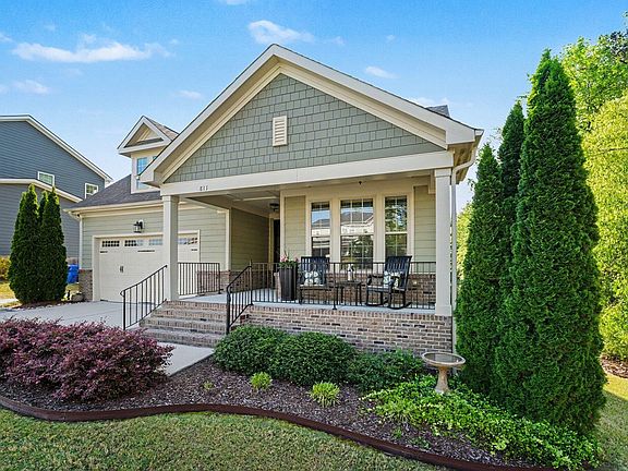 3rd image of 811 King Lake Ct