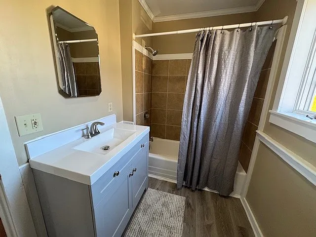 Super clean bathroom located on 2nd floor- bedrooms located on 3rd floor