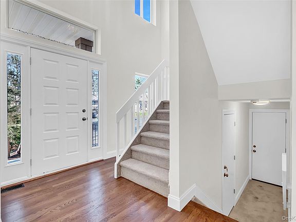 3rd image of 26 Stone Gate Court