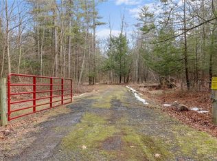 Dubois St, Pine bush, NY 12566