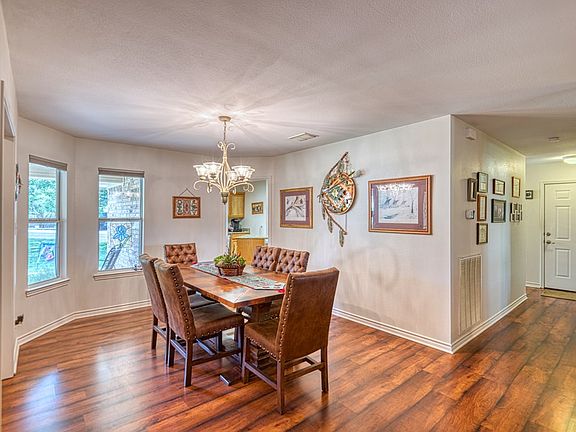 2nd image of 124 Caribou Ln