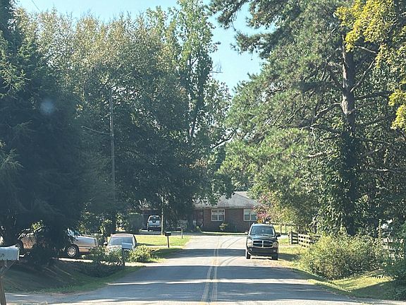 4th image of 634 Valley Rd