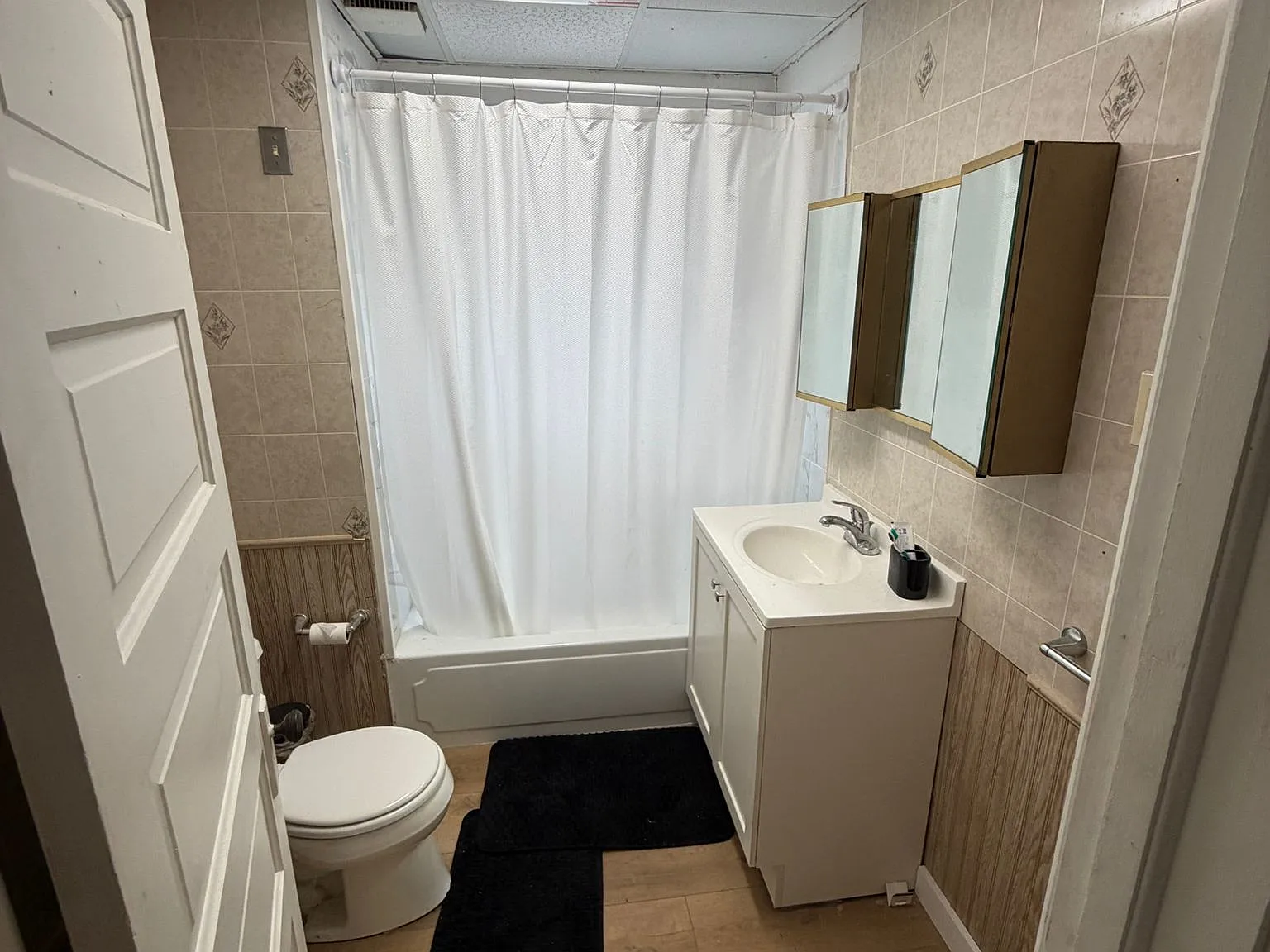 3 bed, $1,695 — Photo 1