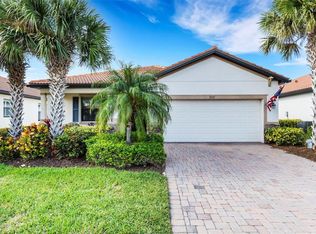 19317 Nearpoint Dr, Venice, FL 34292