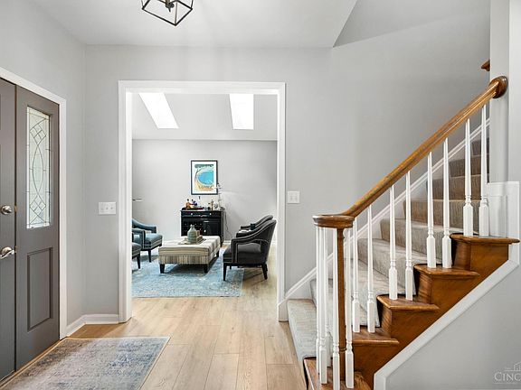5th image of 550 Meadowtrail Ct