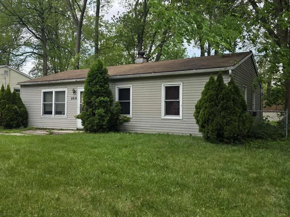2812 Cabot Dr, Lansing, MI 48911