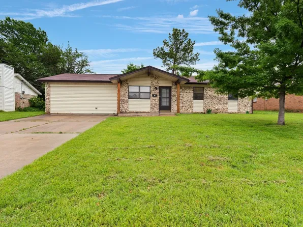 505 Irene St, Burleson, TX 76028